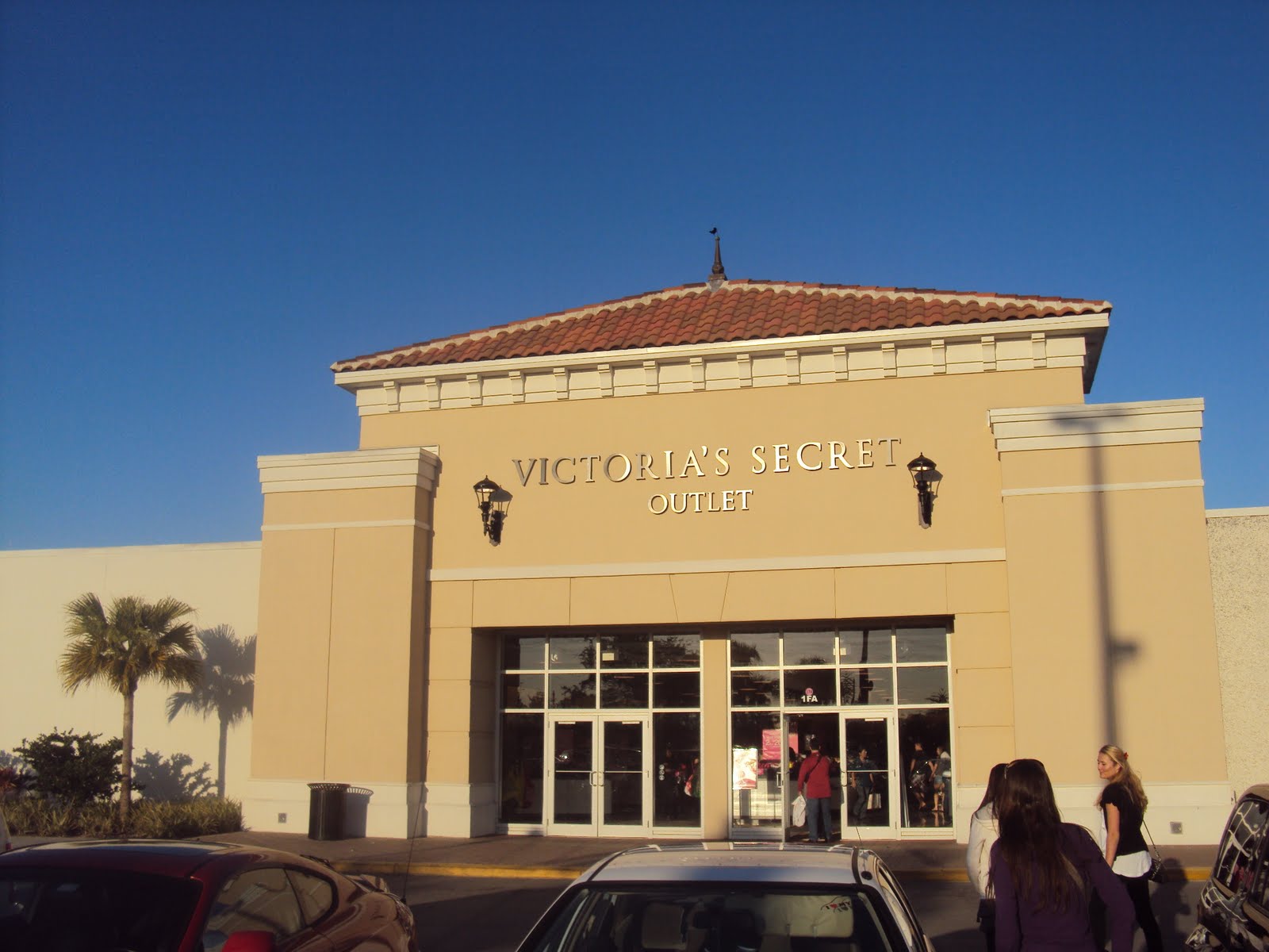 File:Orlando Premium Outlets 01.JPG - Wikimedia Commons